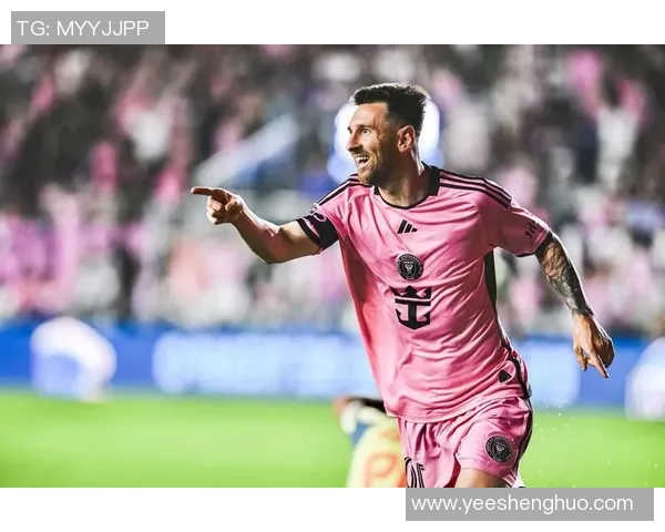 矮个子足球明星们如何凭借技术征服绿茵场打造不一样的传奇